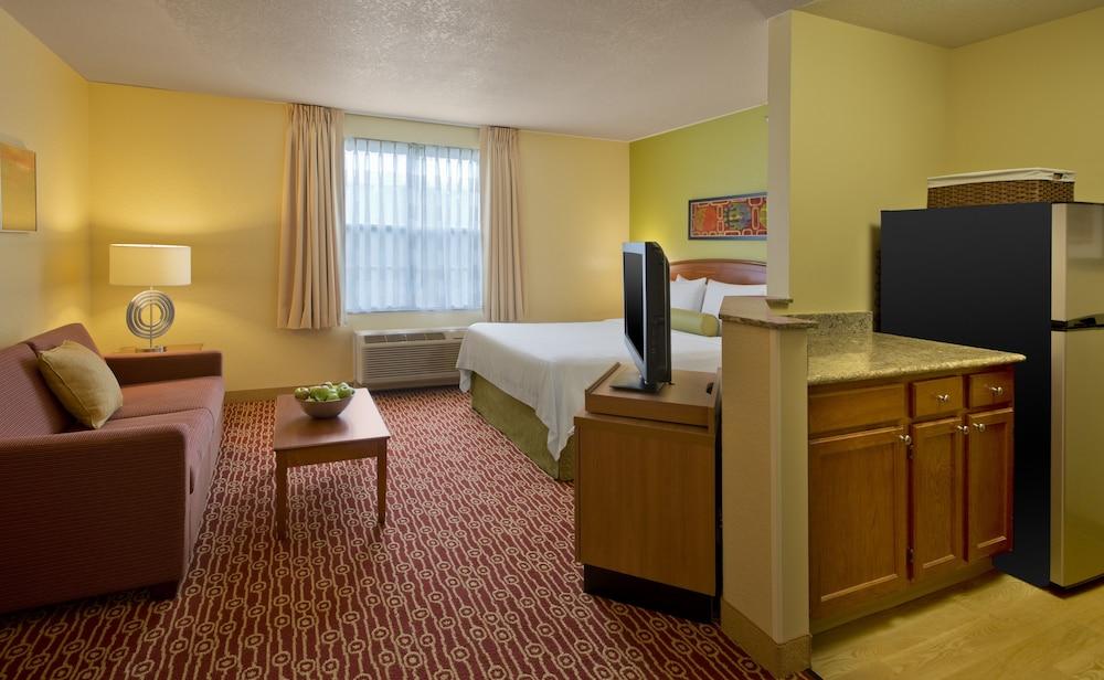 Birch Hills Suites - Блу Аш Екстериор снимка