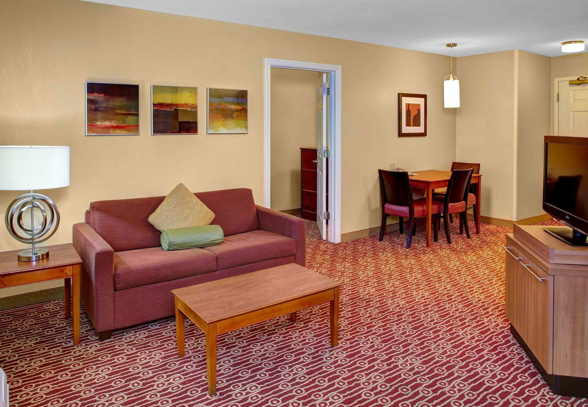 Birch Hills Suites - Блу Аш Екстериор снимка