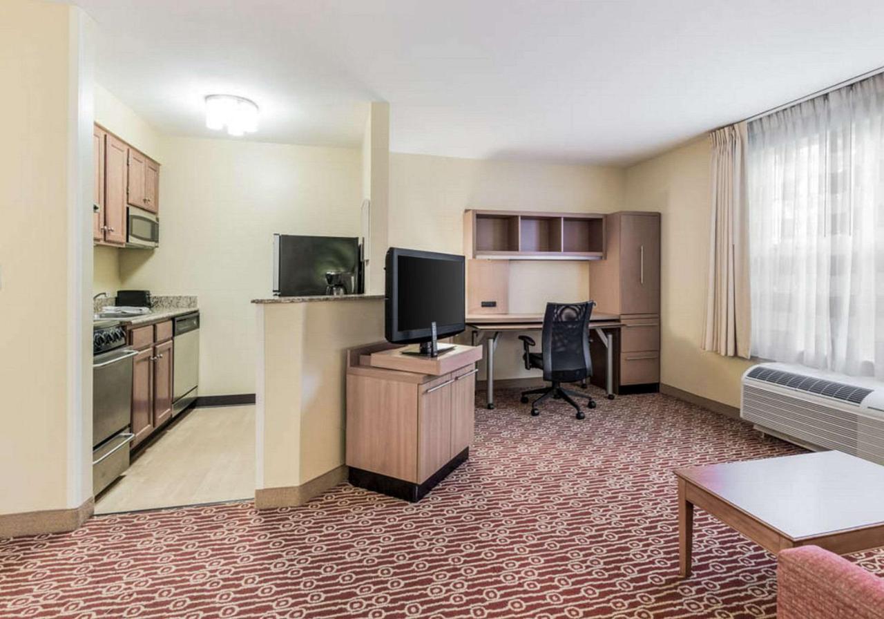 Birch Hills Suites - Блу Аш Екстериор снимка